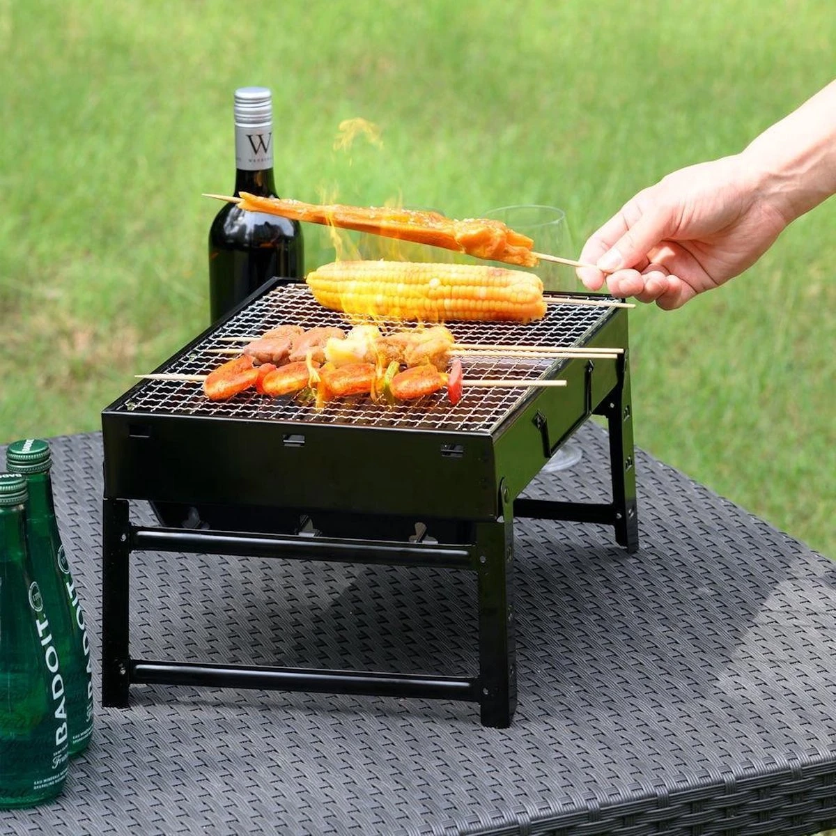 Merkloos Decopatent® Portable Houtskool BBQ - Barbecue - Inklapbaar - Barbecue Houtskool - Tafel Grill - Camping - Strand - Festival - Park 2 Merkloos Decopatent® Portable Houtskool BBQ - Barbecue - Inklapbaar - Barbecue Houtskool - Tafel Grill - Camping - Strand - Festival - Park - Afbeelding 2