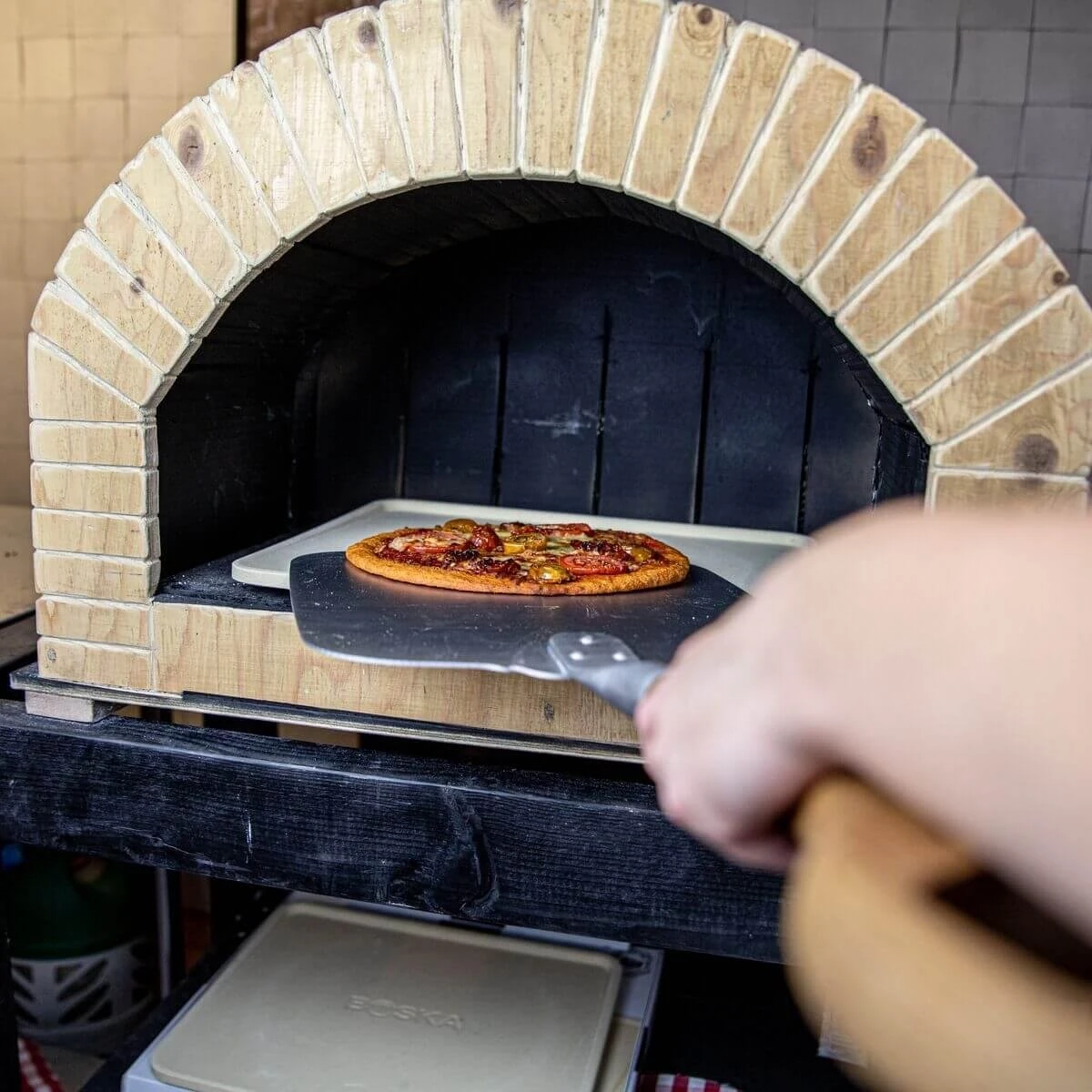 Boska Pizzaschep Barbecue - Kort Handvat - Stabiel - Aluminium - Eikenhout - BBQ Accessoires 17 Boska Pizzaschep Barbecue - Kort Handvat - Stabiel - Aluminium - Eikenhout - BBQ Accessoires - Afbeelding 17