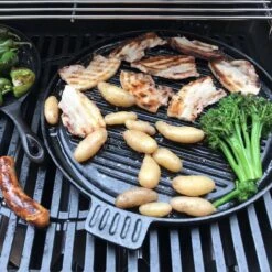 Chefs Cuisine Gietijzeren Grillpan - Grillpan Gietijzer - Gietijzer Bbq Grillpan - Gietijzeren Grillplaat - Pizzasteen - Plancha Gietijzer - Gietijzeren Bakplaat - Rond 36 Cm - Dubbelzijdig -Beste Barbecue Grill winkel 1200x1200 340