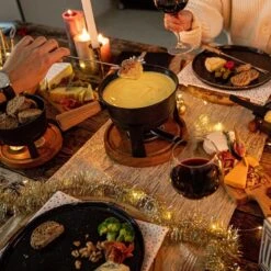 Boska Pizzaplank Friends L - BBQ Accessoires - Eikenhout - Handige Opvanggeul - Ø 34 Cm -Beste Barbecue Grill winkel 1200x1200 467