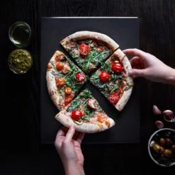 Navaris Pizzasteen XL Voor Oven En Barbecue - Rechthoekige Pizzaplaat 38 X 30 Cm - Inclusief Receptenboek - Keramisch Geglazuurd - Zwart -Beste Barbecue Grill winkel 1200x1200 576