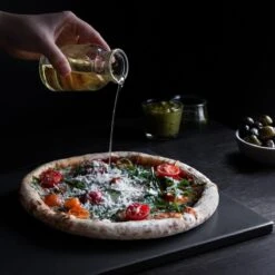 Navaris Pizzasteen XL Voor Oven En Barbecue - Rechthoekige Pizzaplaat 38 X 30 Cm - Inclusief Receptenboek - Keramisch Geglazuurd - Zwart -Beste Barbecue Grill winkel 1200x1200 577