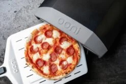 Ooni Pizzaschep Aluminium - Perforated Pizza Peel 12 Inch -Beste Barbecue Grill winkel 1200x800 54