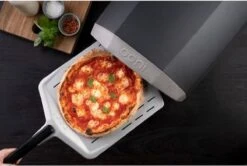 Ooni Pizzaschep Aluminium - Perforated Pizza Peel 12 Inch -Beste Barbecue Grill winkel 1200x806 2