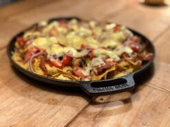 Valhal Outdoor Skillet / Plancha / Koekenpan - Gietijzer - Diameter 35cm, Twee Handvatten, VH35F -Beste Barbecue Grill winkel 1200x900 42