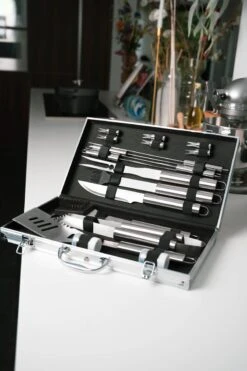 Sens Design BBQ Accesoires - 18 Delig - BBQ Gereedschapset Koffer -Beste Barbecue Grill winkel 800x1200 12