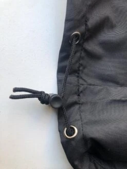 Merkloos Kamado BBQ Large Beschermhoes Cover Tot 25" Inch - Hoes Zwart Groot - O.a. Big Green Egg, Grill Guru, Kamado Joe Classic, Patton, The Bastard, Takumi, Tarrington House 7 Merkloos Kamado BBQ Large Beschermhoes Cover Tot 25" Inch - Hoes Zwart Groot - O.a. Big Green Egg, Grill Guru, Kamado Joe Classic, Patton, The Bastard, Takumi, Tarrington House -Beste Barbecue Grill winkel 899x1200 11